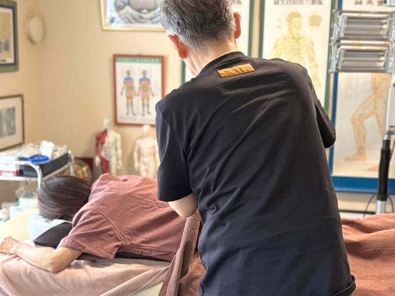 怖い「ポキポキ」なし！先進機器による「ソフトな骨格調整」